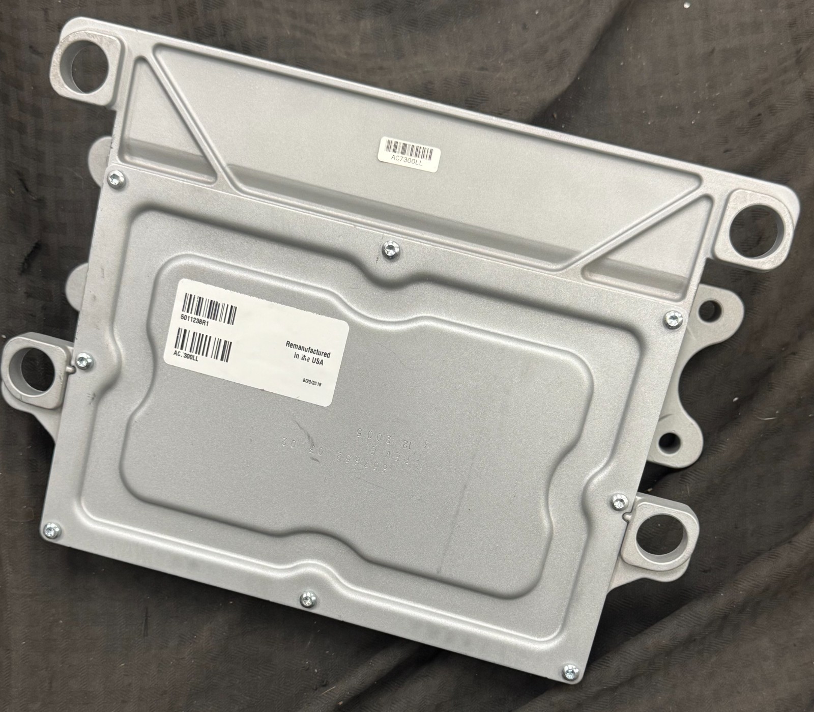 INTERNATIONAL 5011238R1 GENUINE INTERNATIONAL DT466E ENGINE CONTROL MODULE