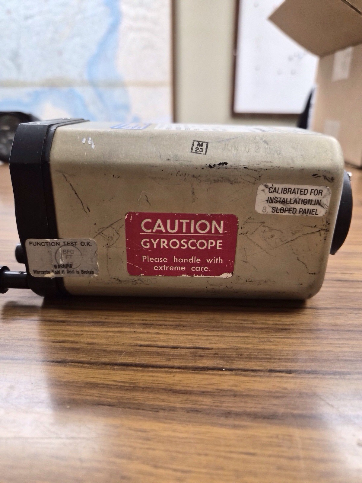 Horizon Reference Indicator, From Cessna 421C, 28V P/N 5040111914