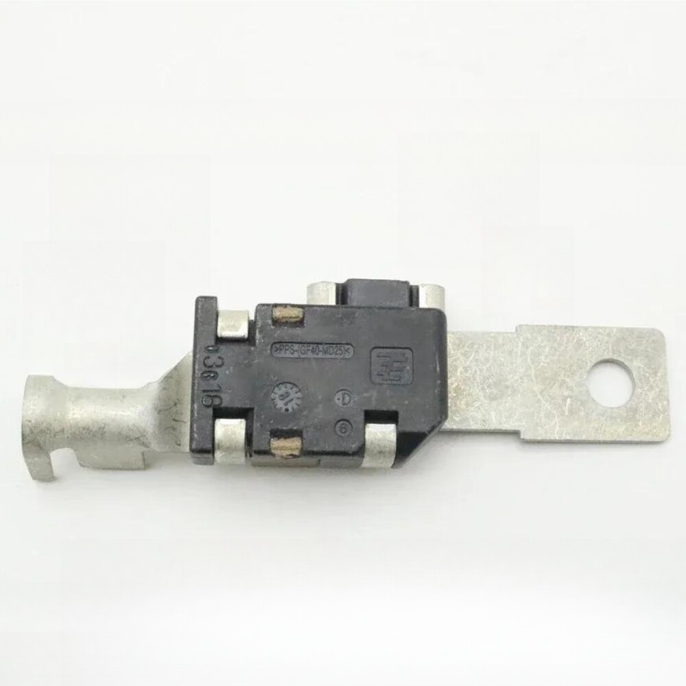 1pcs Positive Battery Cable Fuse Connector Head For Volvo S60 S80 V60 XC60 S80L
