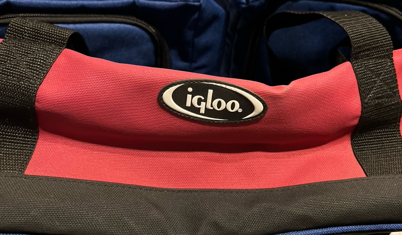 Igloo Blue Red Foldable Large Duffel Bag Cooler Adjustable Straps Nylon 19”x12”
