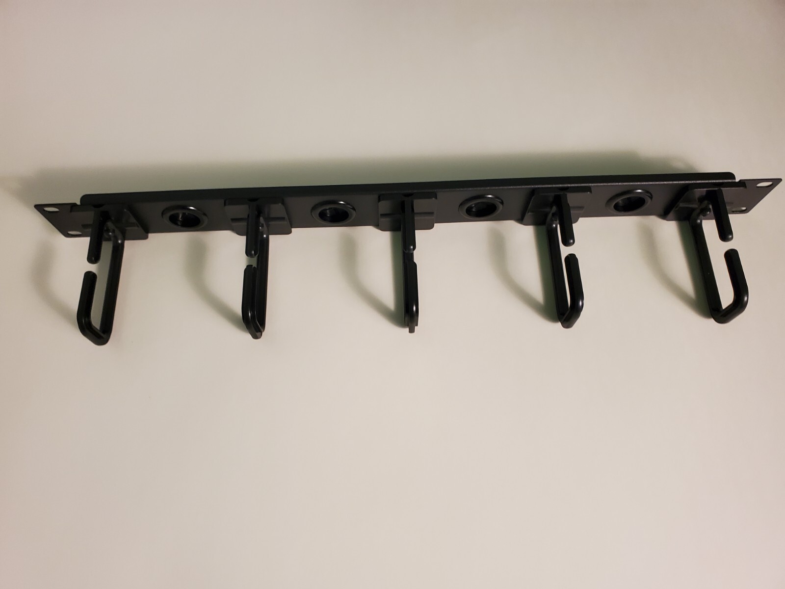 New - Tripp Lite SRCABLERING1U - Black 1U Horizontal Cable Rings - New