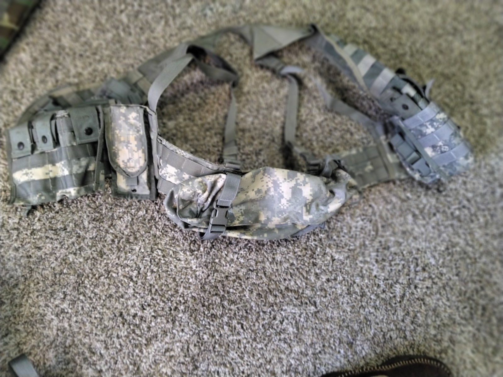 MOLLE II US Army Fighting Load Carrier FLC Tactical Vest w/ Pouches and buttpack