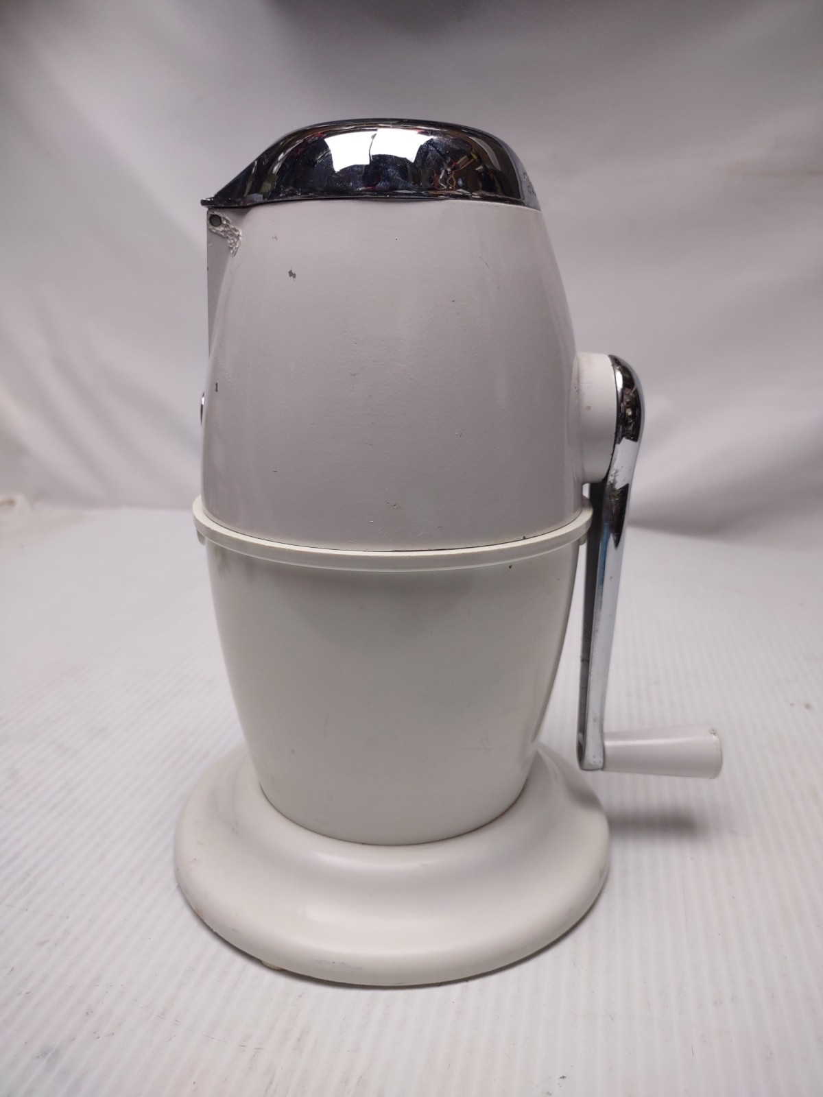 Vintage Ice-O-Mat "Bucketeer" White Hand Crank Ice Crusher Model No 480 By Rival