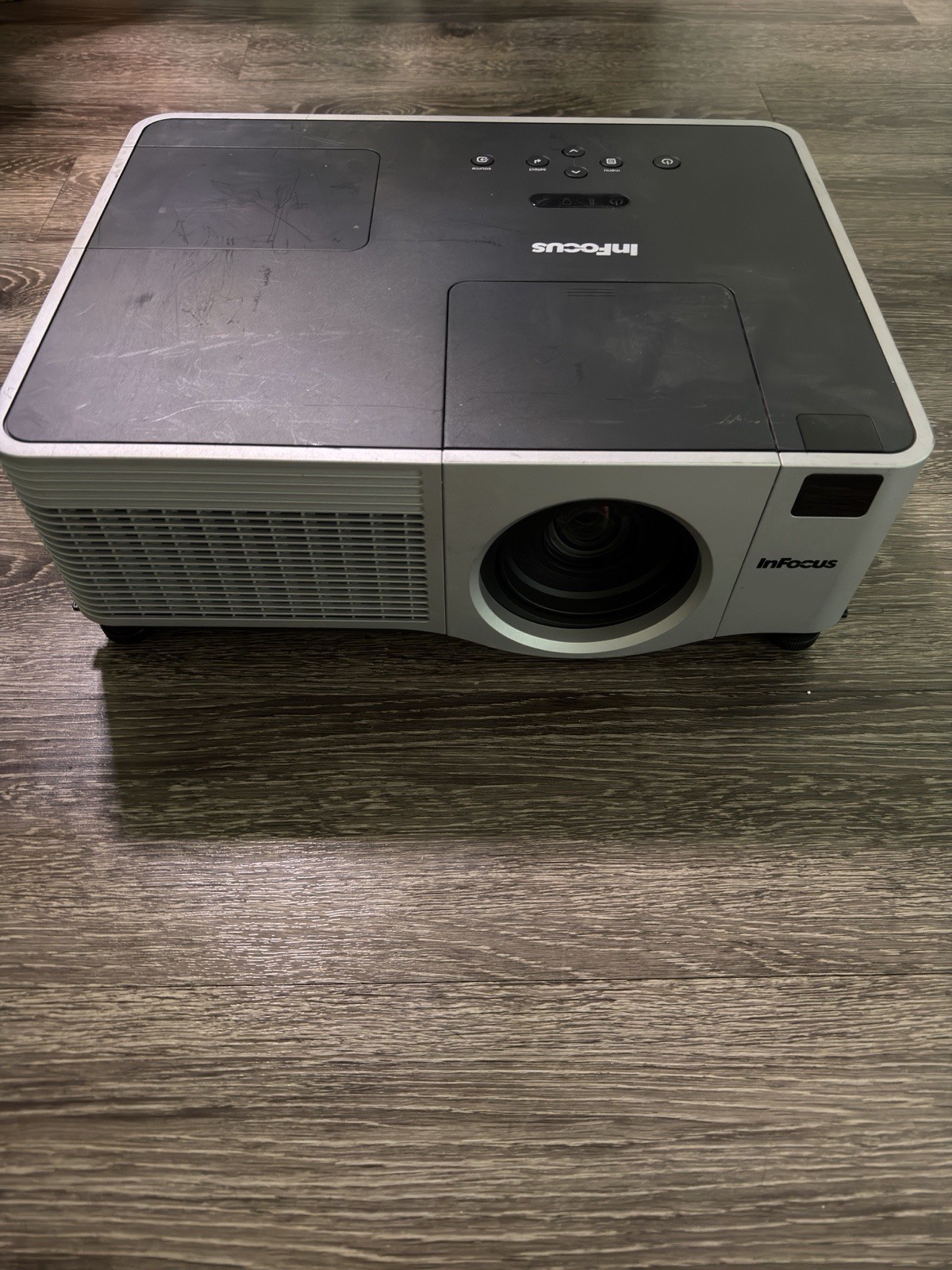 InFocus IN5102 LCD Projector 4000 Lumens HDMI XGA Powers On Works No Remote