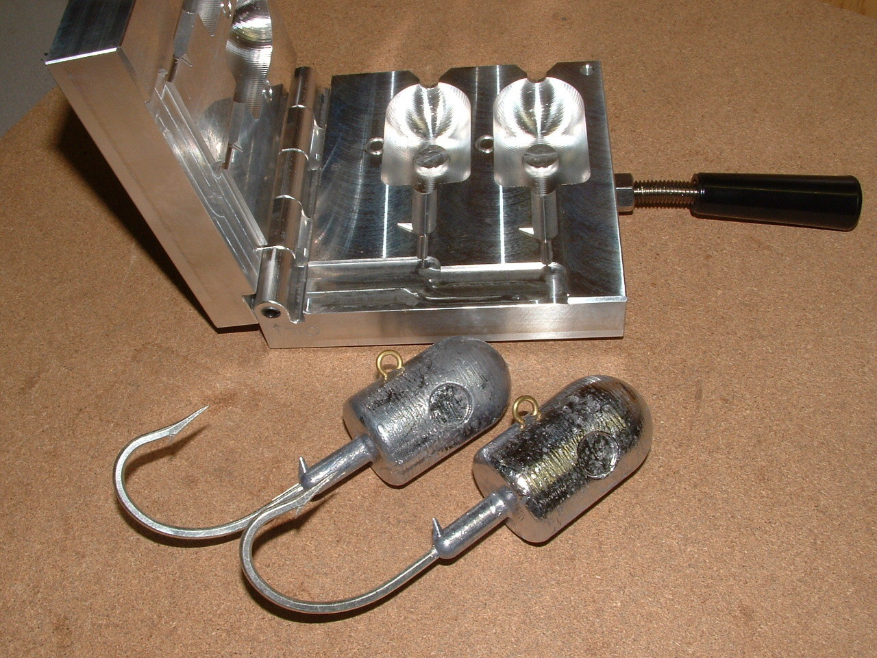 Saltwater Bullet Jig mold with eyes 20, 24oz CNC Aluminum