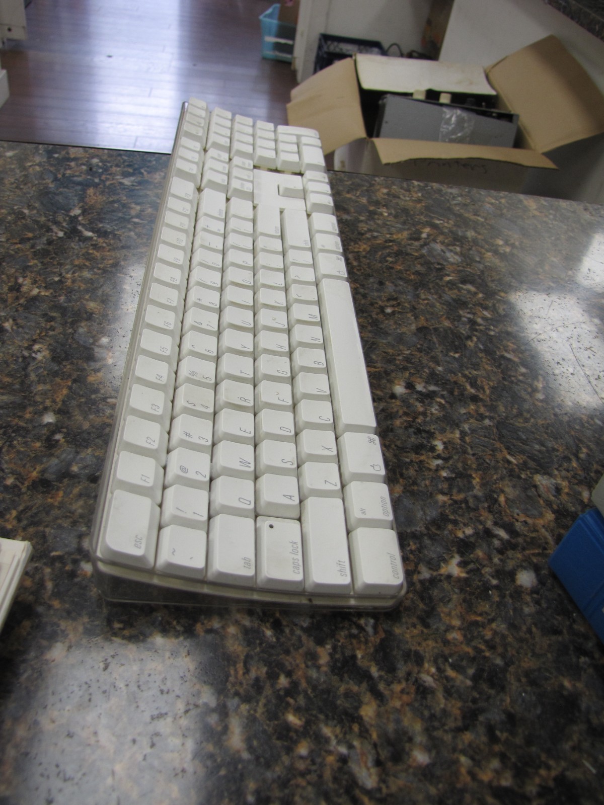 Vintage Apple A1016 Wireless Keyboard & Apple A1197 Mouse - White