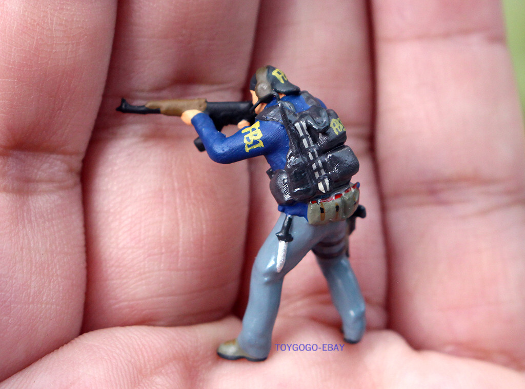 MINIATUR toy figure 1/64 FBI POLICE vs Bank robber fit 1:64 car diorama IN STOCK