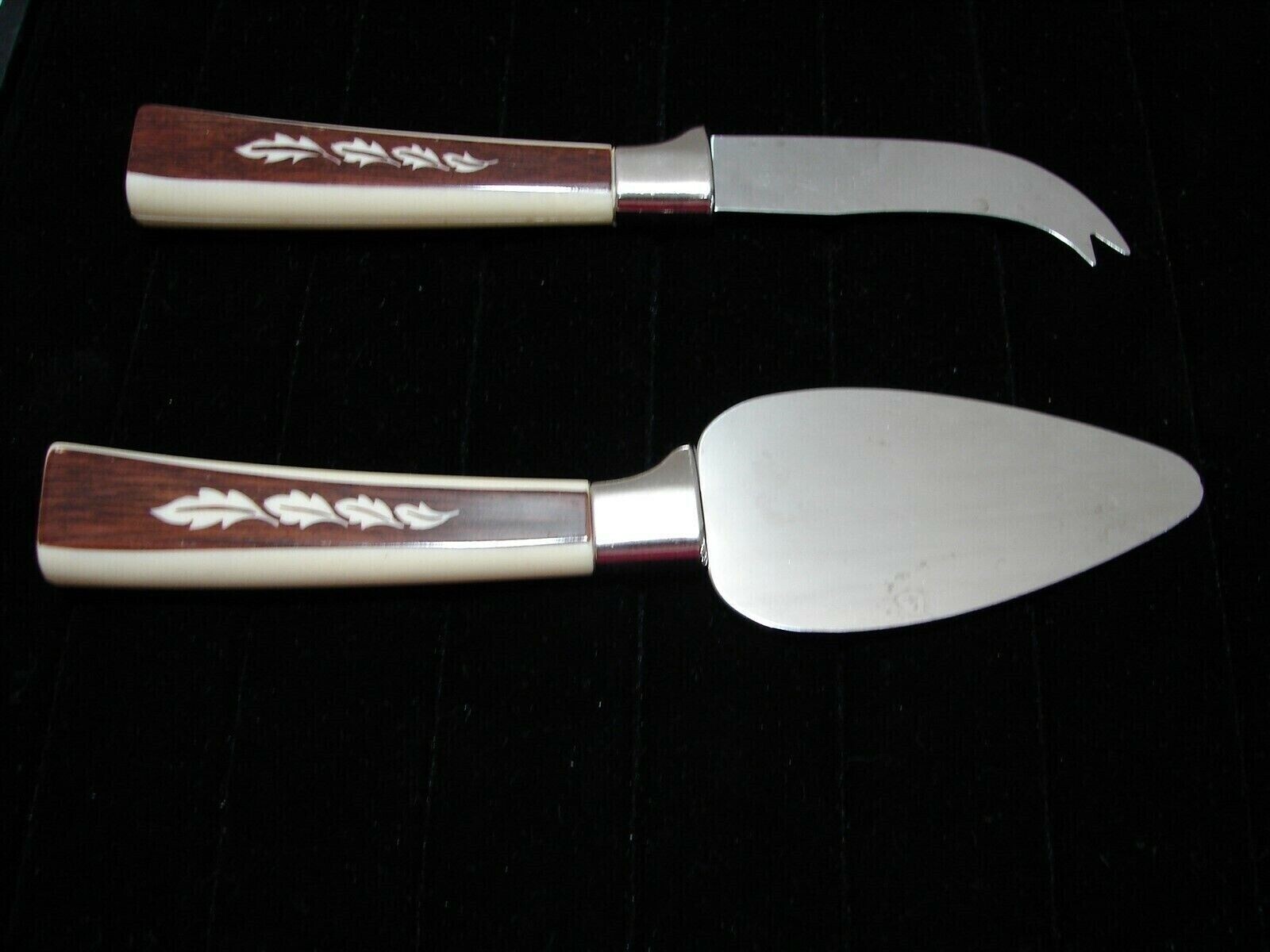 Vintage 2 REGENT SHEFFIELD Cheese Snack Serving Utensils LEAF Pattern