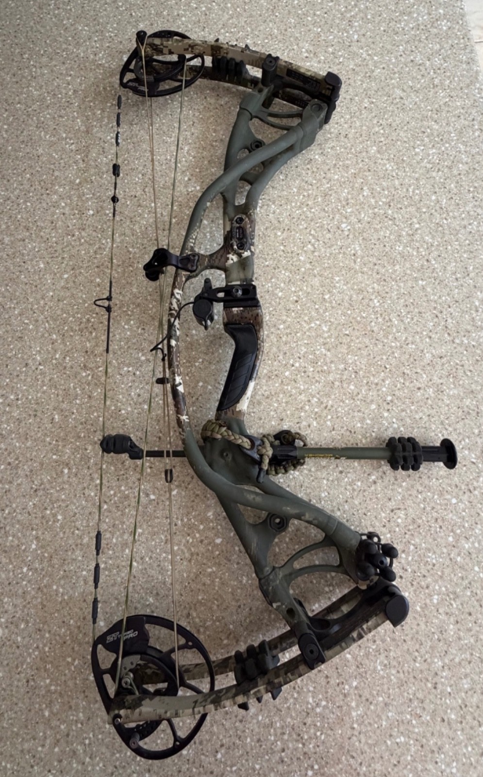 Hoyt RX-3 Turbo Compound Bow – Sitka Subalpine/QAD Rest/ Bee Stinger
