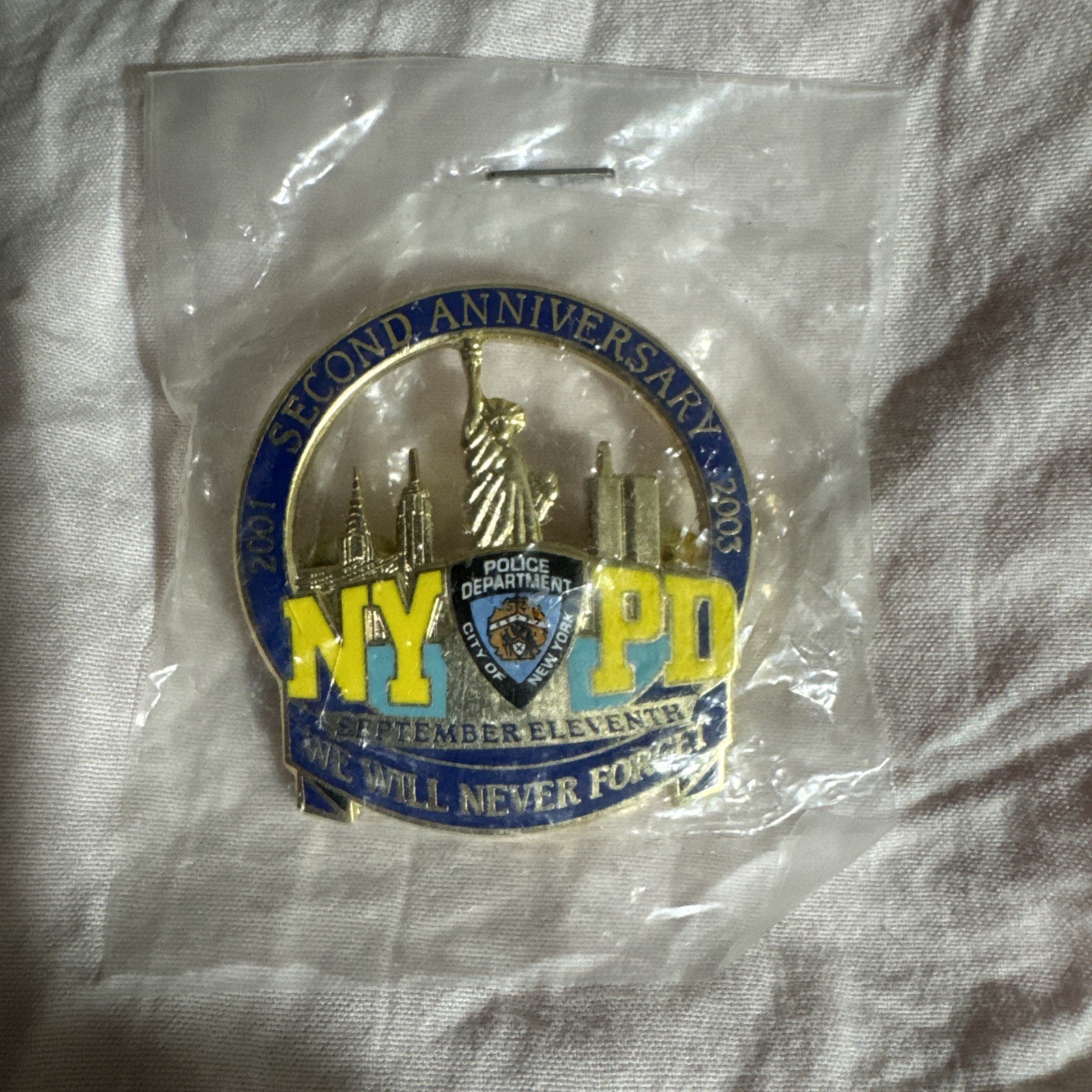 9/11 We Will Never Forget Second Anniversary 2003 NYPD FDNY EMS Pinback