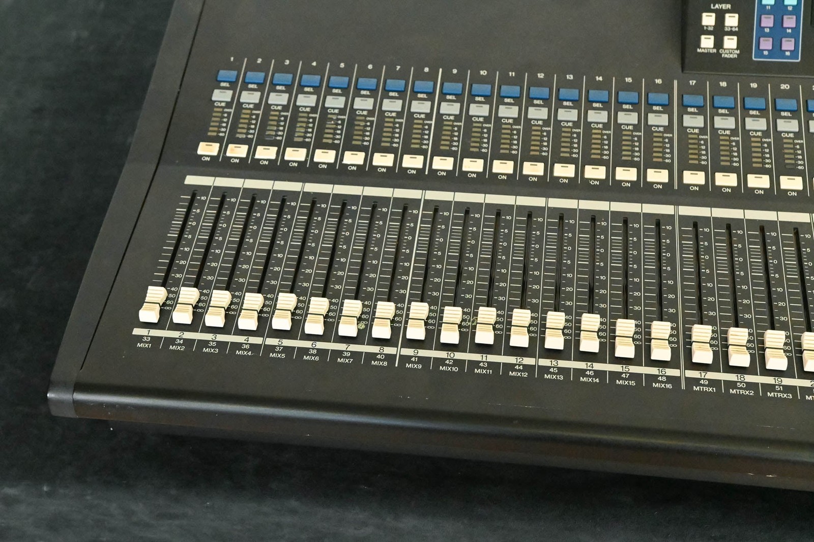 Yamaha LS9-32 32-Input Digital Mixing Console CG01B42