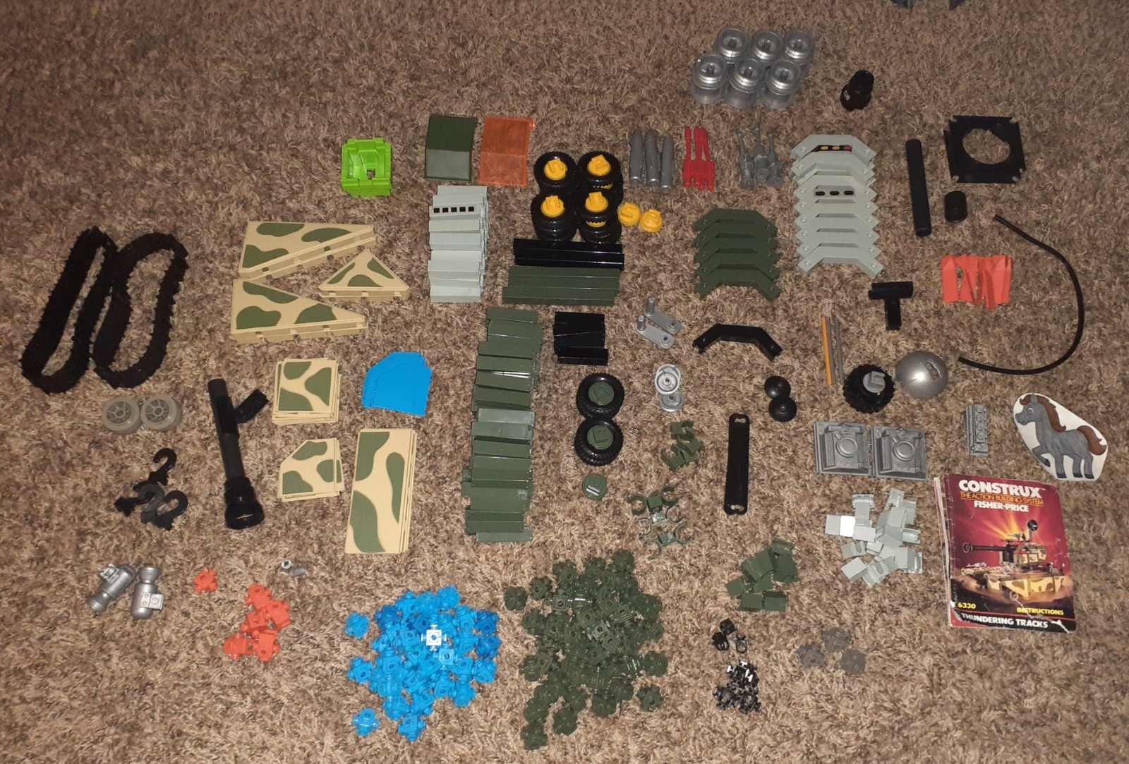 VTG FISHER PRICE CONSTRUX MILITARY THUNDERING TRACKS SET 6330 + MORE PIECES LOT