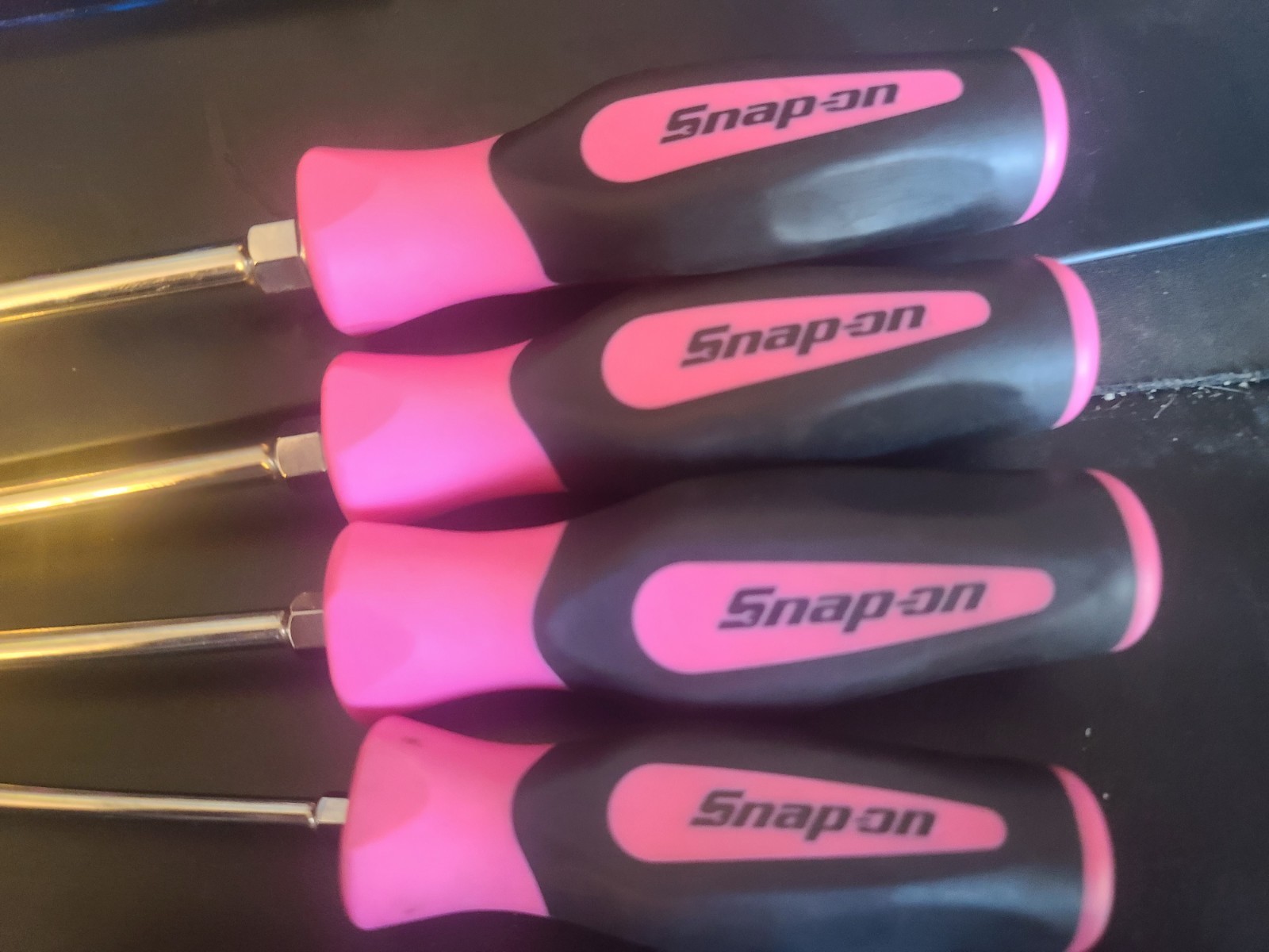 Snap On 4pc Soft Grip Pink Screwdrivers Lot