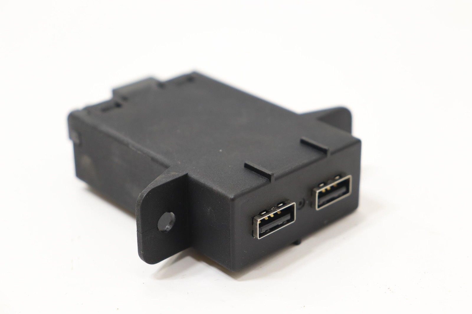 2023 - 2026 VINFAST VF 8 DASH DASHBOARD DUAL USB CHARGER PORT OEM EEP30011004