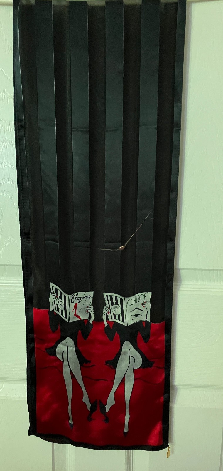 LULU GUINNESS Black/RedLadies Legs Reading Magazine Silk Blend Scarf Wrap 10x60
