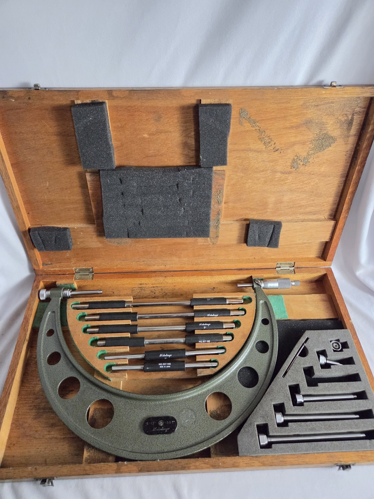 MITUTOYO NO. 104-138 6-12" RANGE MICROMETER WITH INTERCHANGEABLE ANVILS .001"