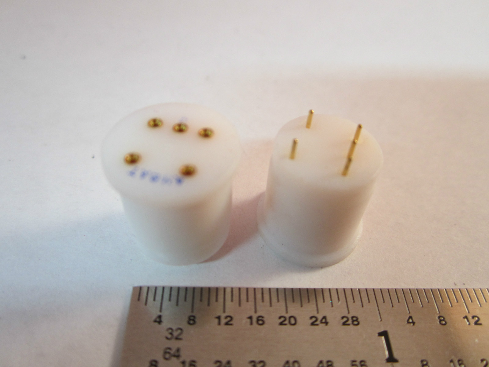 LOT 2 EA TEFLON AUGAT SOCKET FOR T0-8 COMPONENTS BIN#5M-25