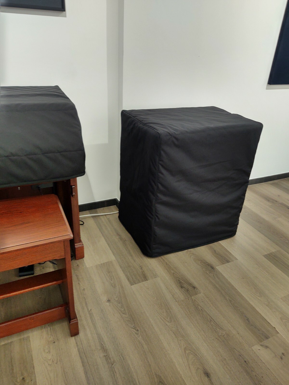 Custom padded cover for LESLIE 3300W (walnut)