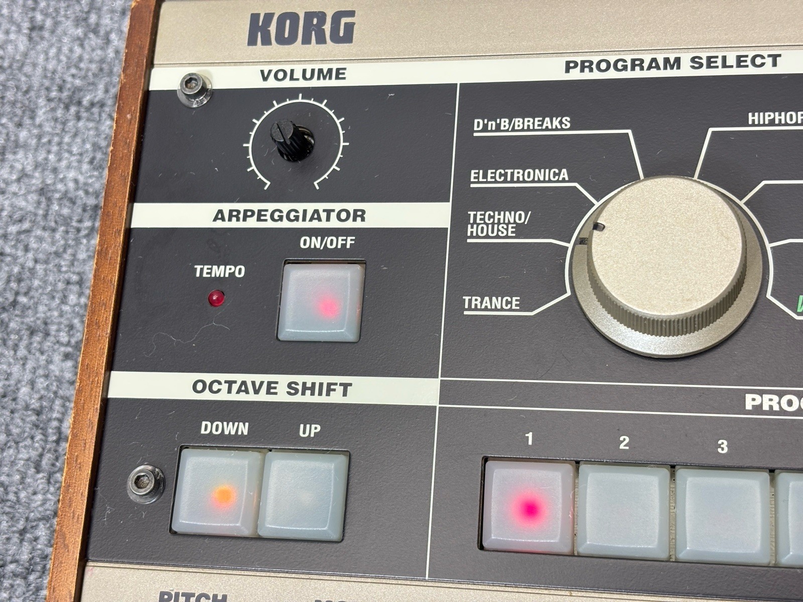 Korg Micro - KORG Compact Analog Synthesizer and Vocoder