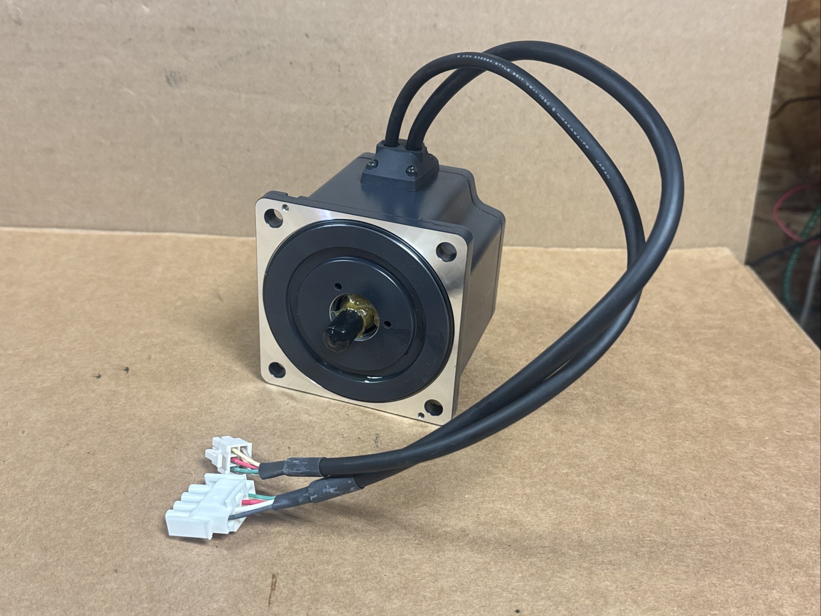 NEW Oriental Motor BLFM6200-GFS Vexta Brushless Motor 0-240V 200W FAST SHIPPING