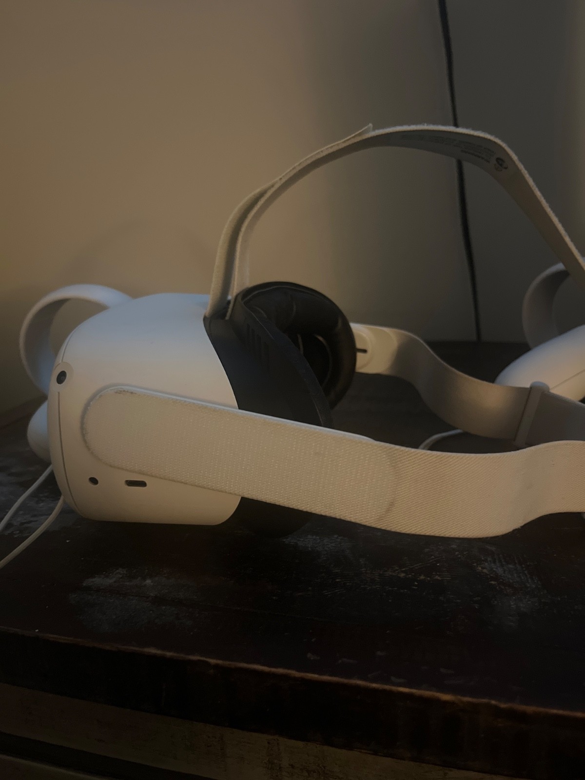 Meta Quest 2 - White - No Damage - Oculus - No Charger comes with.