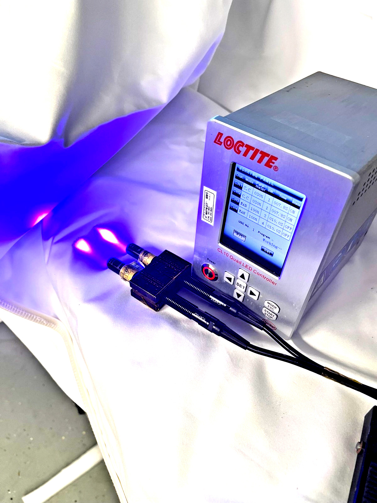Loctite CL10 Quad UV LED Spot with two curing heads 6mm 405nm