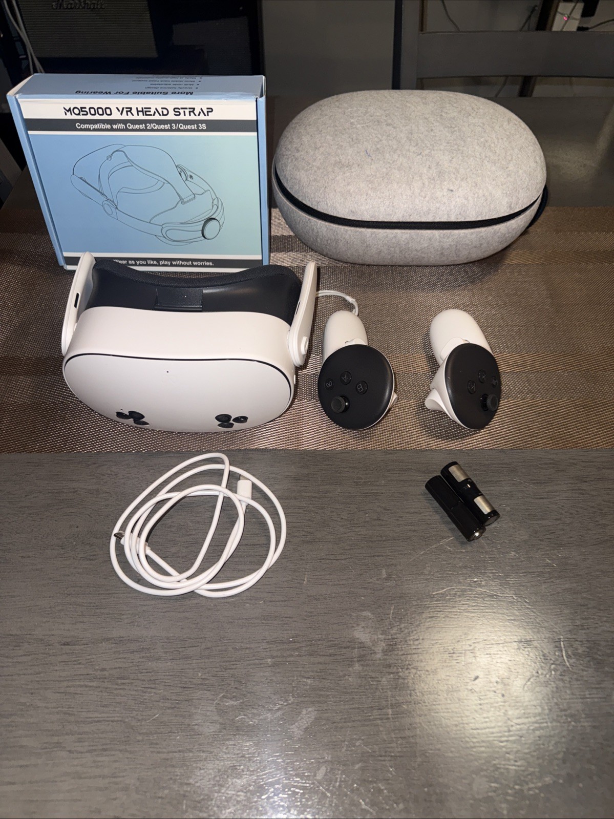 Meta Oculus Quest 3S - 256GB Set - w/ Controllers  &VR Head strap & Case