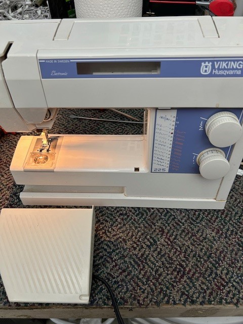 Viking Husqvarna 225 Sewing Machine Sweden Foot Pedal PARTS (READ) Not Complete