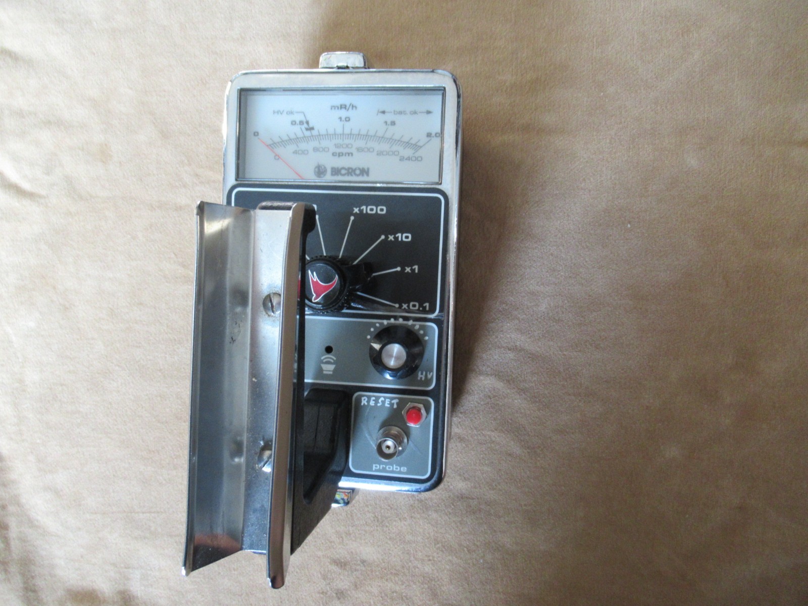 Geiger counter - Geiger counter BICRON Surveyor 2000