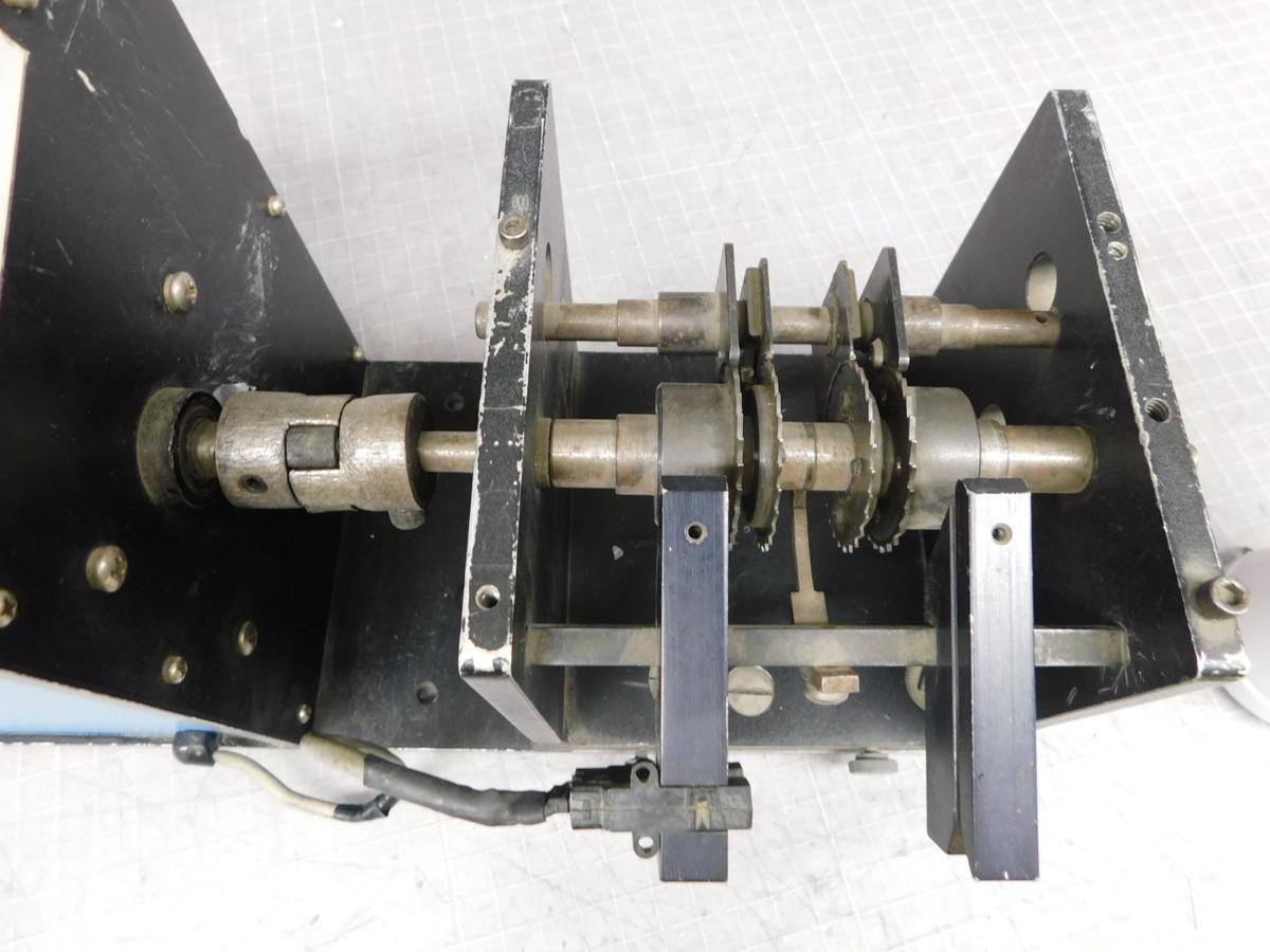 APS AUTOMATIC AXIAL LEAD CUT & FORMING MACHINE WITH COUNTER M4551