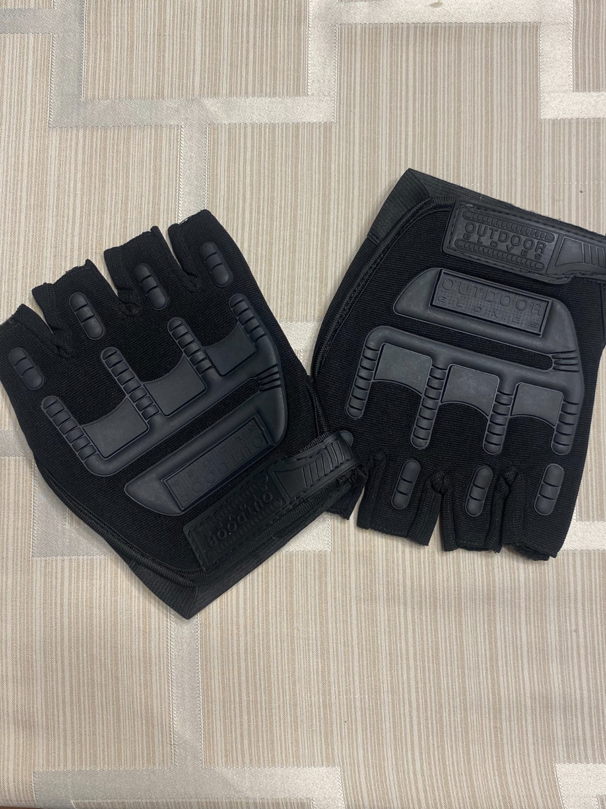 Outdoor Workout gym  black  Gloves, Non-Slip Grip  for Men/Women size M/L