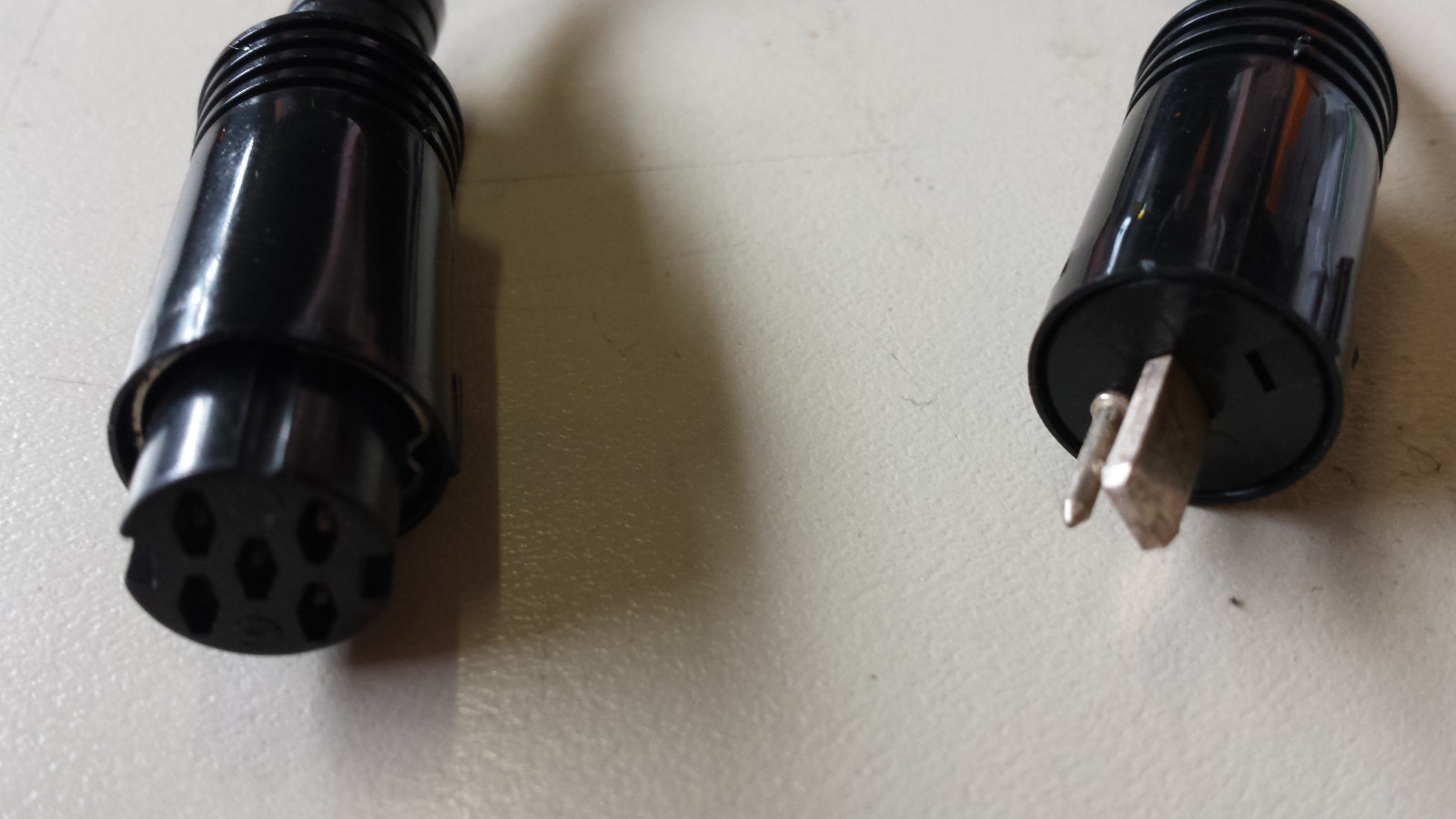 4x ADAPTER 5 PIN CUBE to SPEAKER CONNECTOR .3060