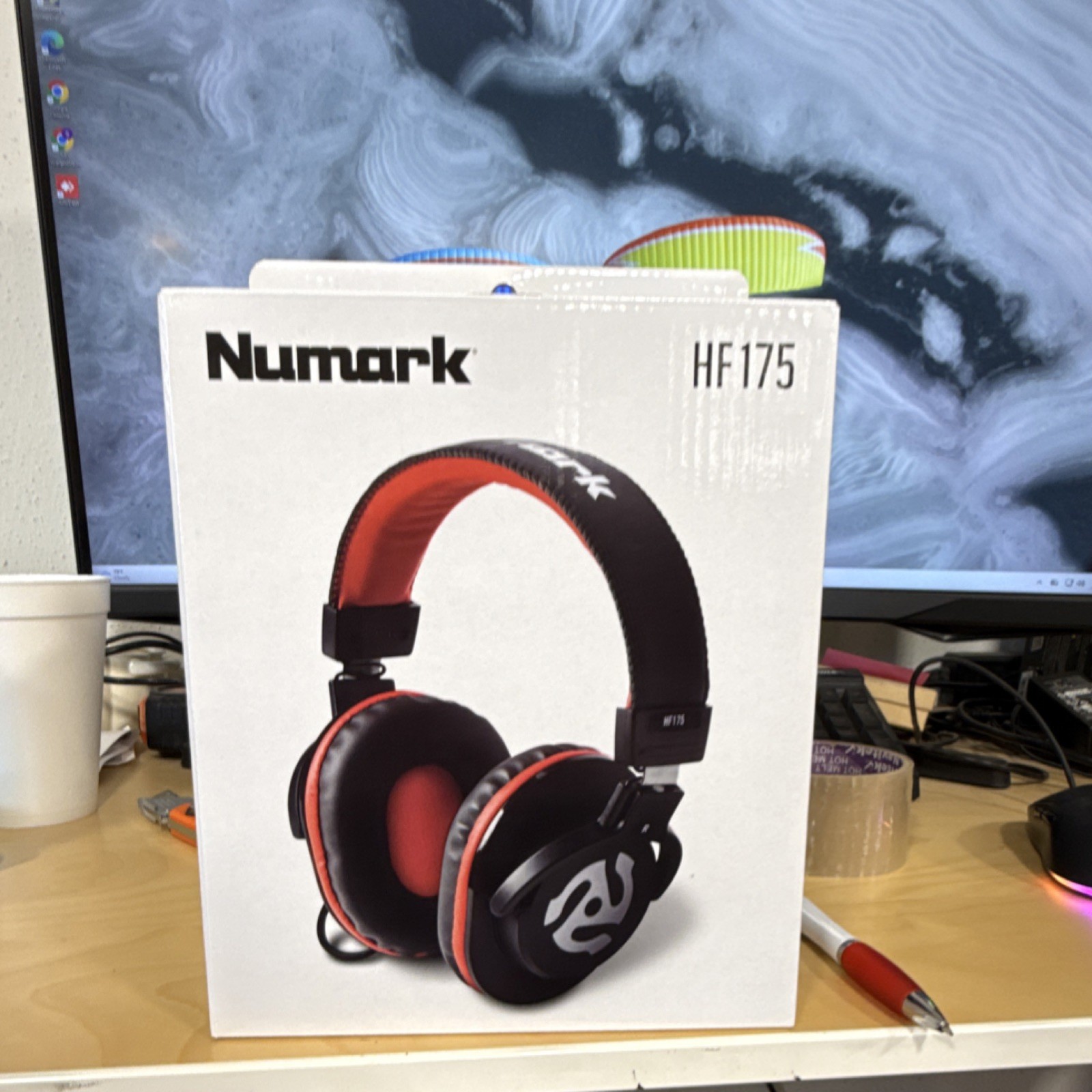 Numark HF175 Over-Ear DJ Headphones Black/Red Wired 40mm Rotating Ear Cups DJ