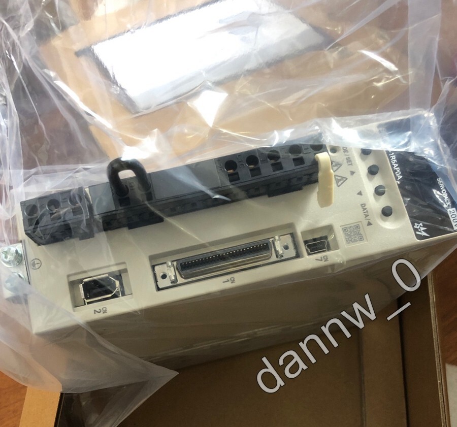 New in box YASKAWA SGPMS-1R5AP0A AC Servo Drive