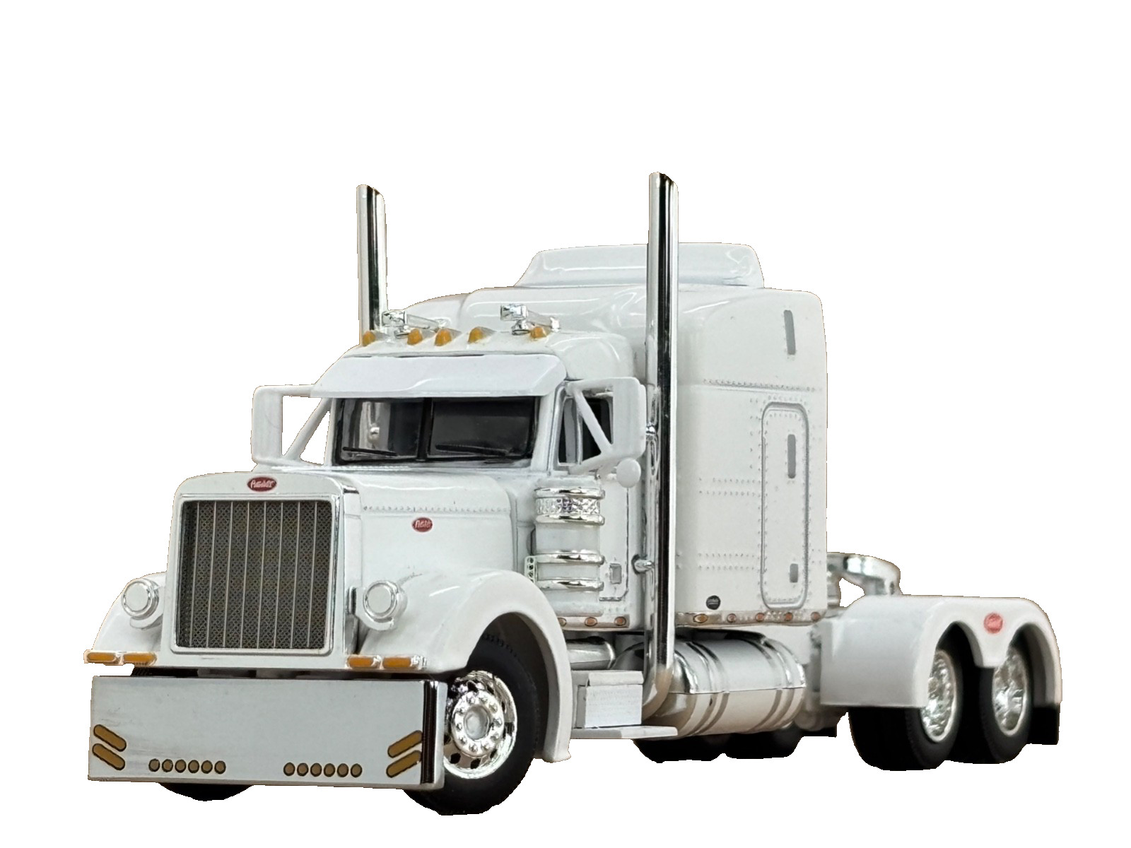 1/64 DCP WHITE PETERBILT 379 W/ 63" MID ROOF SLEEPER W/ WHALE TAIL