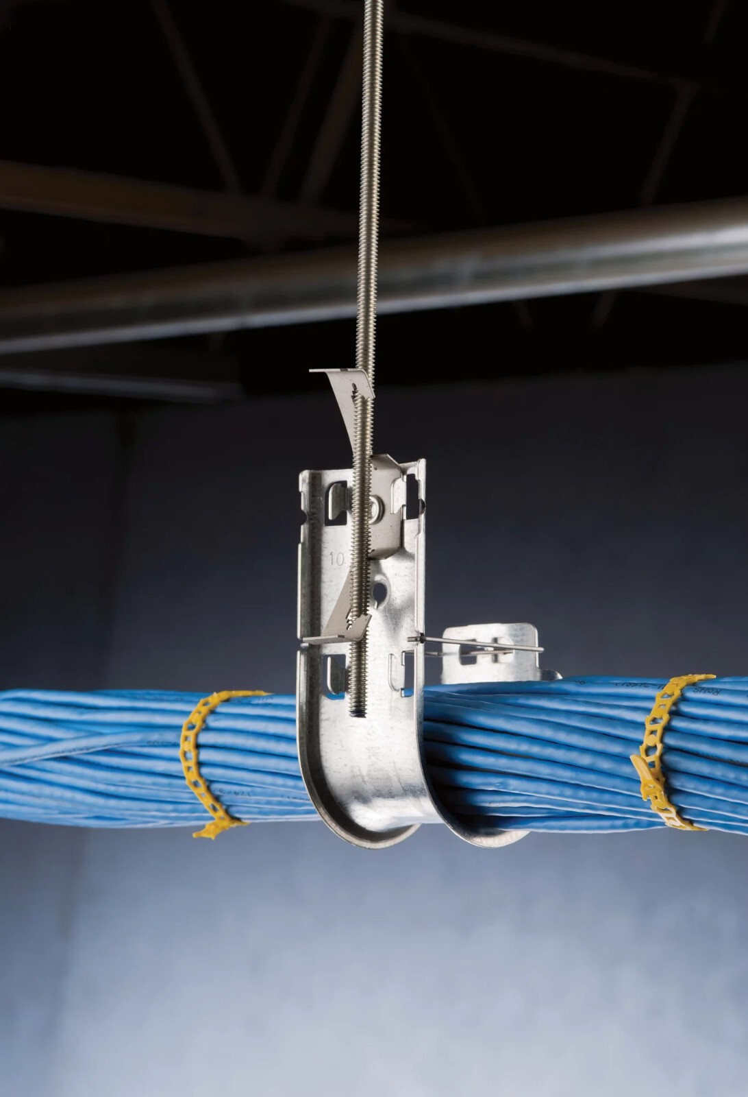 Caddy CAT32HP4Z34 Cat HP 2" J-Hook with Multi-Function Clip Pack of 50