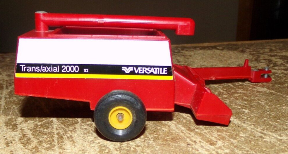 1/64 1st. edition versatile trans/axial 2000 combine in nice shape used