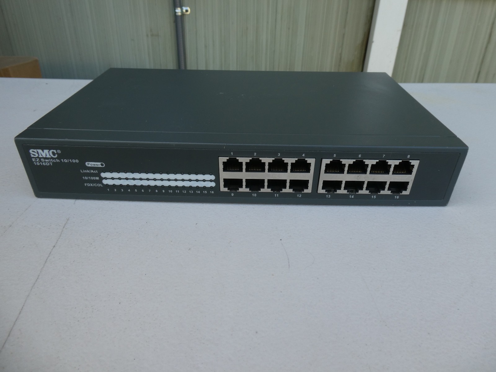 🍀 NICE LOT! SMC-EZ1016DT 16-Port Desktop Ethernet Network Switch RJ-45 10/100