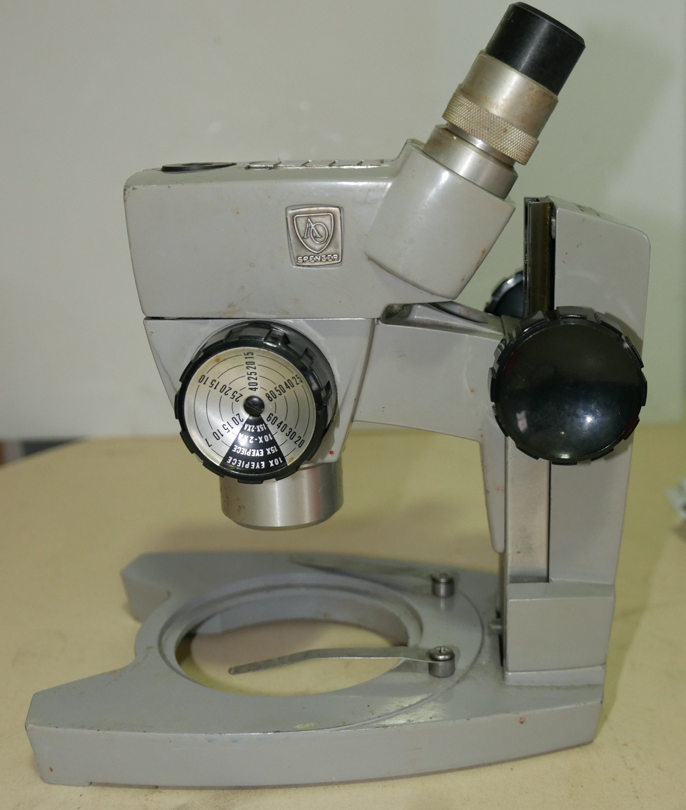 American Optical Cycloptic  Stereoscope with 15x WF Eyes in working order