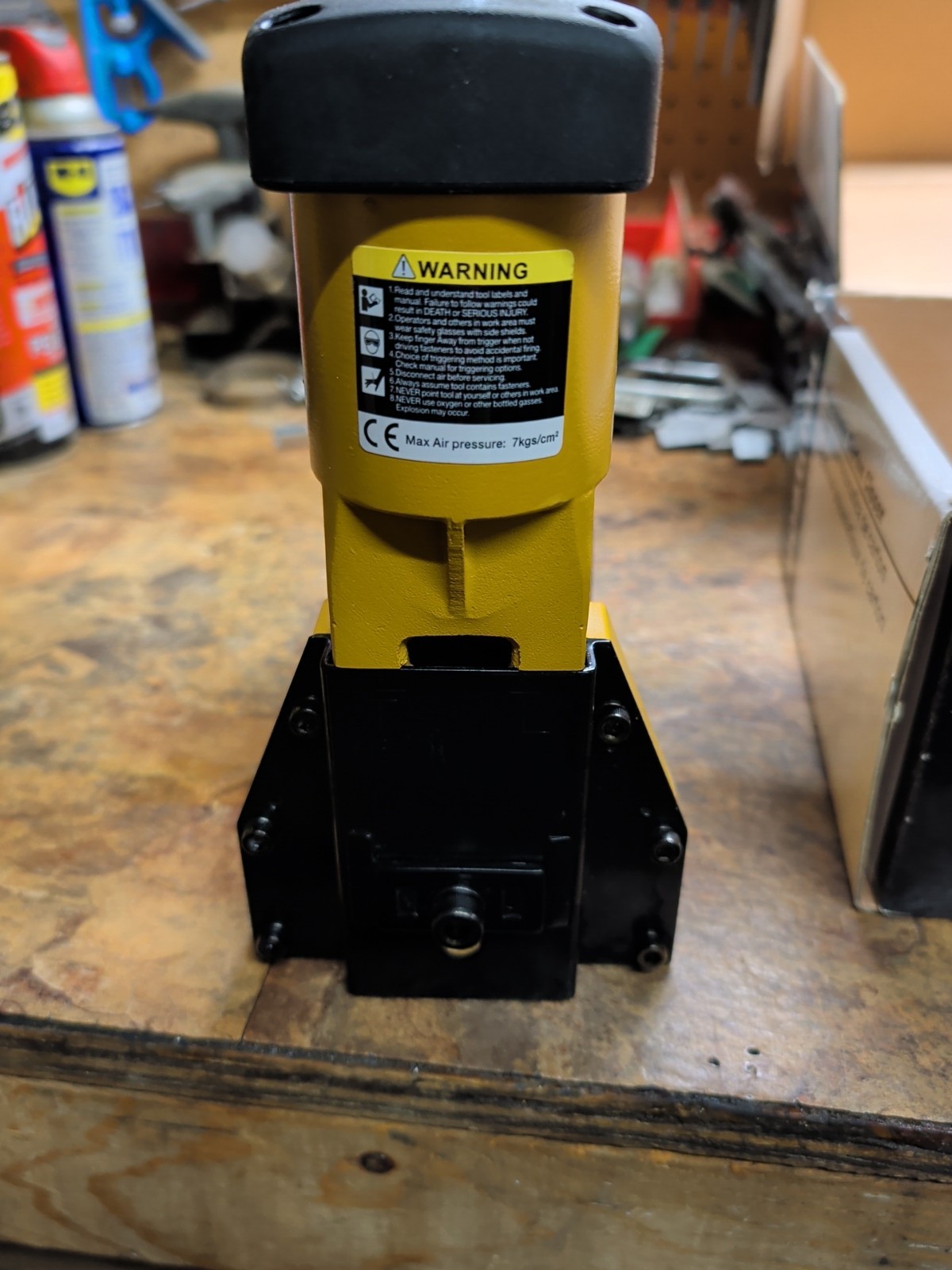 Bostitch D62ADC Roll Feed Pneumatic Stapler - Box Closing Carton Stapler