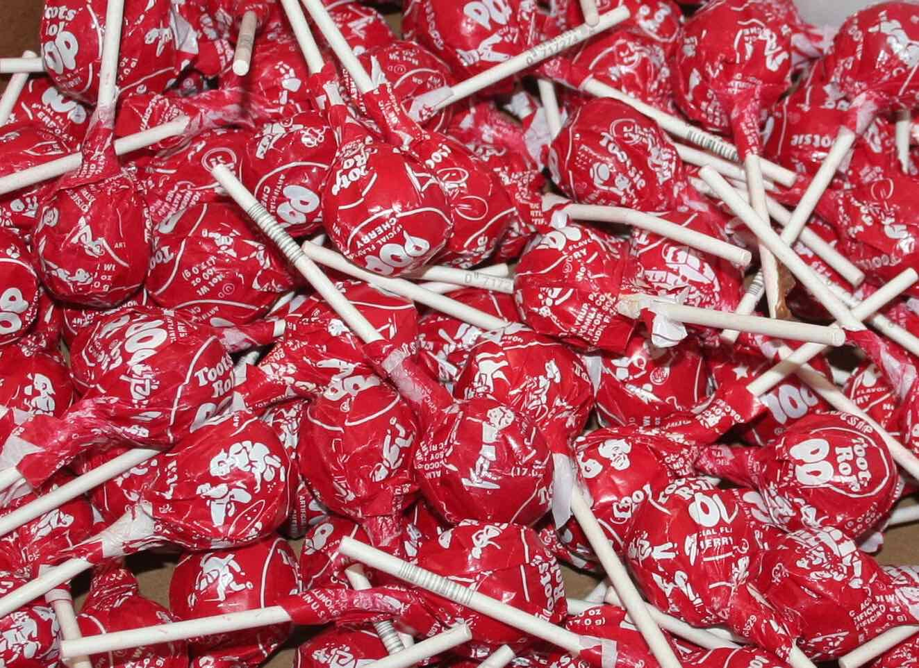 25X CHERRY Tootsie Roll Pops TWO DOZEN +1 Lollipops FRESH, ships in box