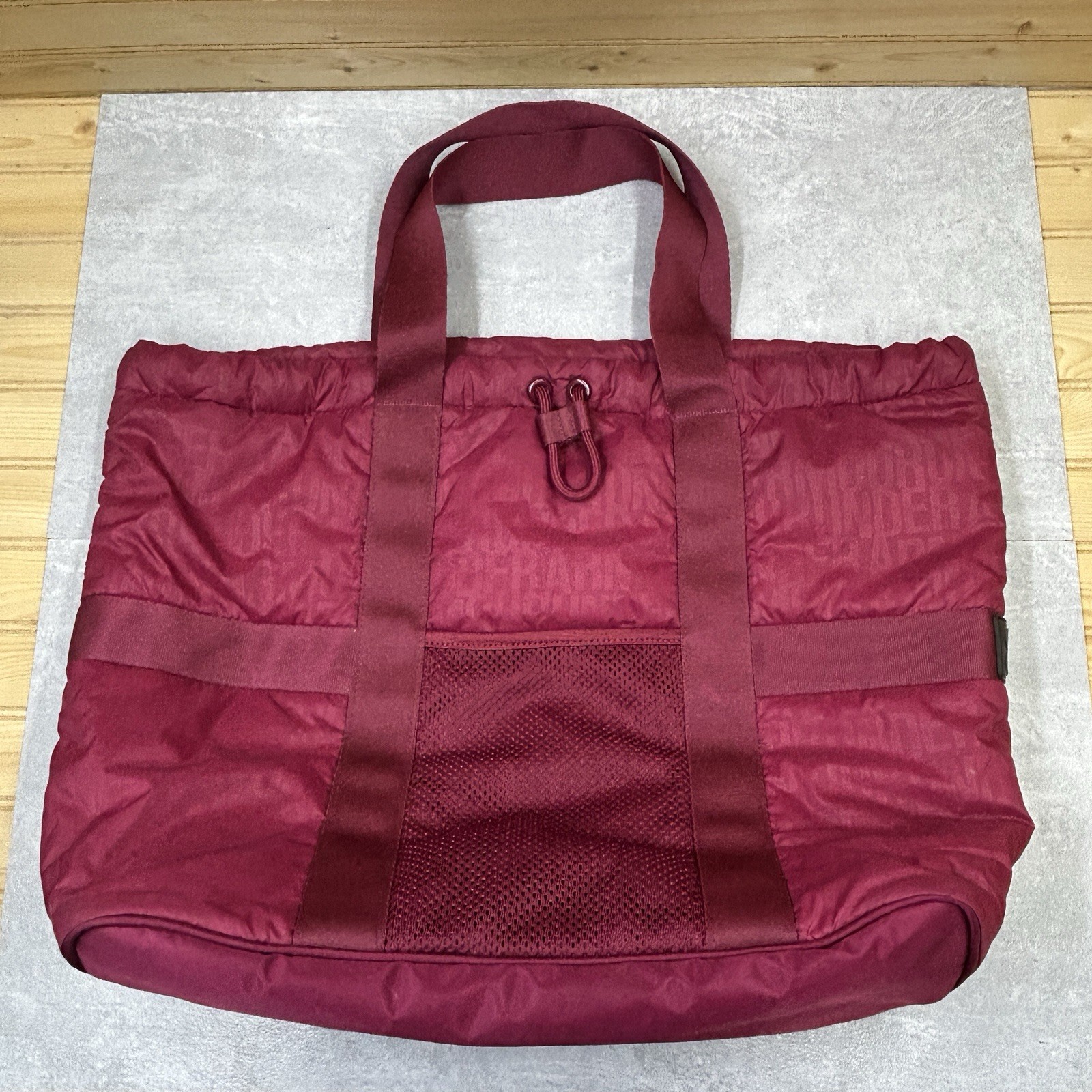 Under Armour Motivator Tote Bag Puffer Gym Travel Bag Maroon Burgundy UA