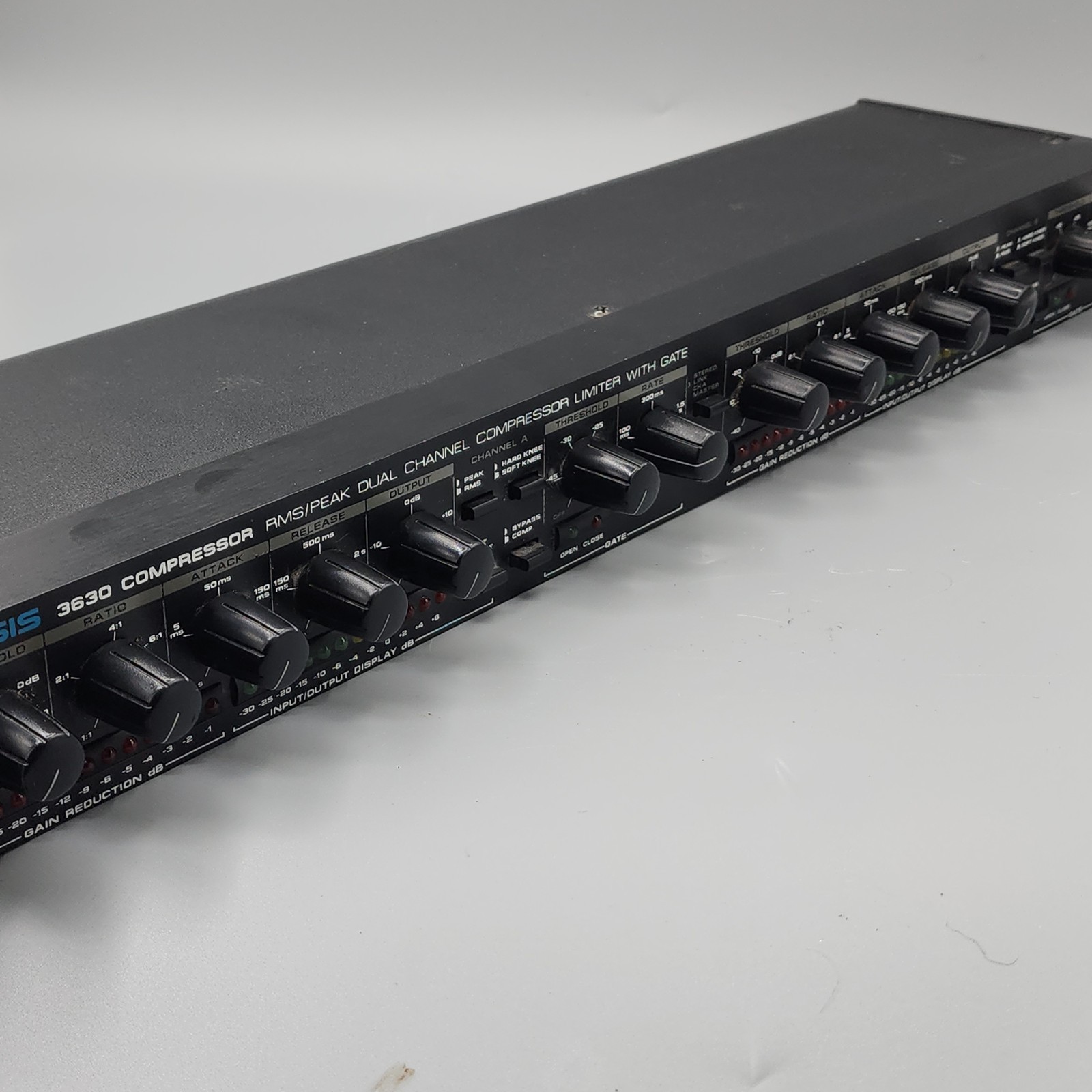 ALESIS 3630 RMS Peak Dual Channel Compressor Limiter With Gate