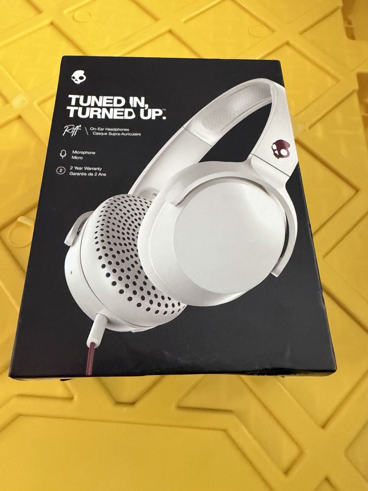NEW Skullcandy Riff Wired  Ear Headphones with Mic new
