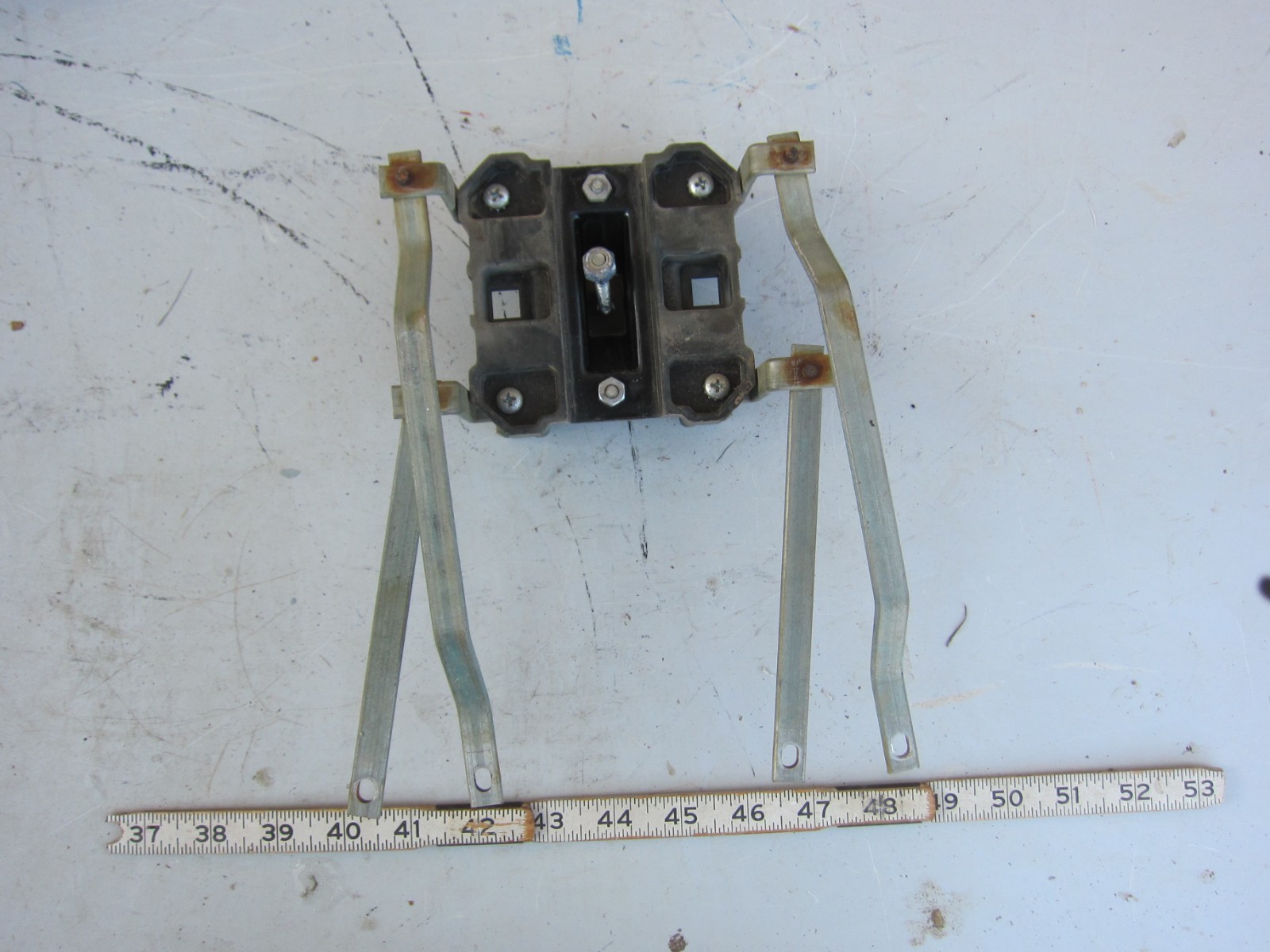 Circle AW 2P 100A 600V Meter Socket, Used
