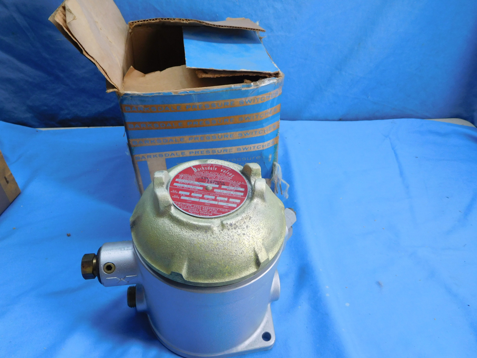 Barksdale D2X-A150-UL 300 PSI Explosion Proof Enclosure Pressure Switch NEW