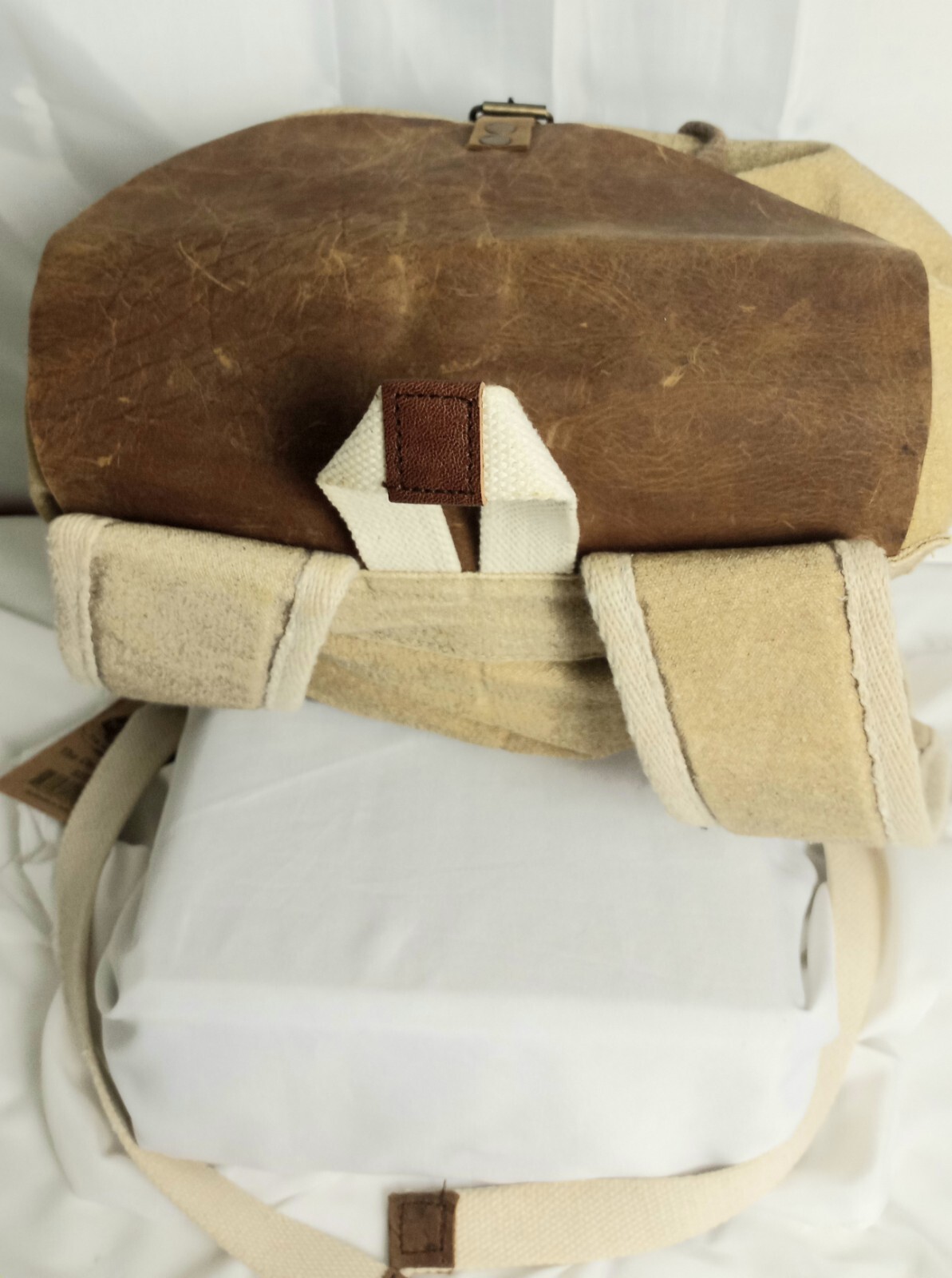 THE BARREL SHACK THE CHRISTOPHER O'SIZE BEIGE CANVAS & BROWNLEATHER BACKPACK NEW