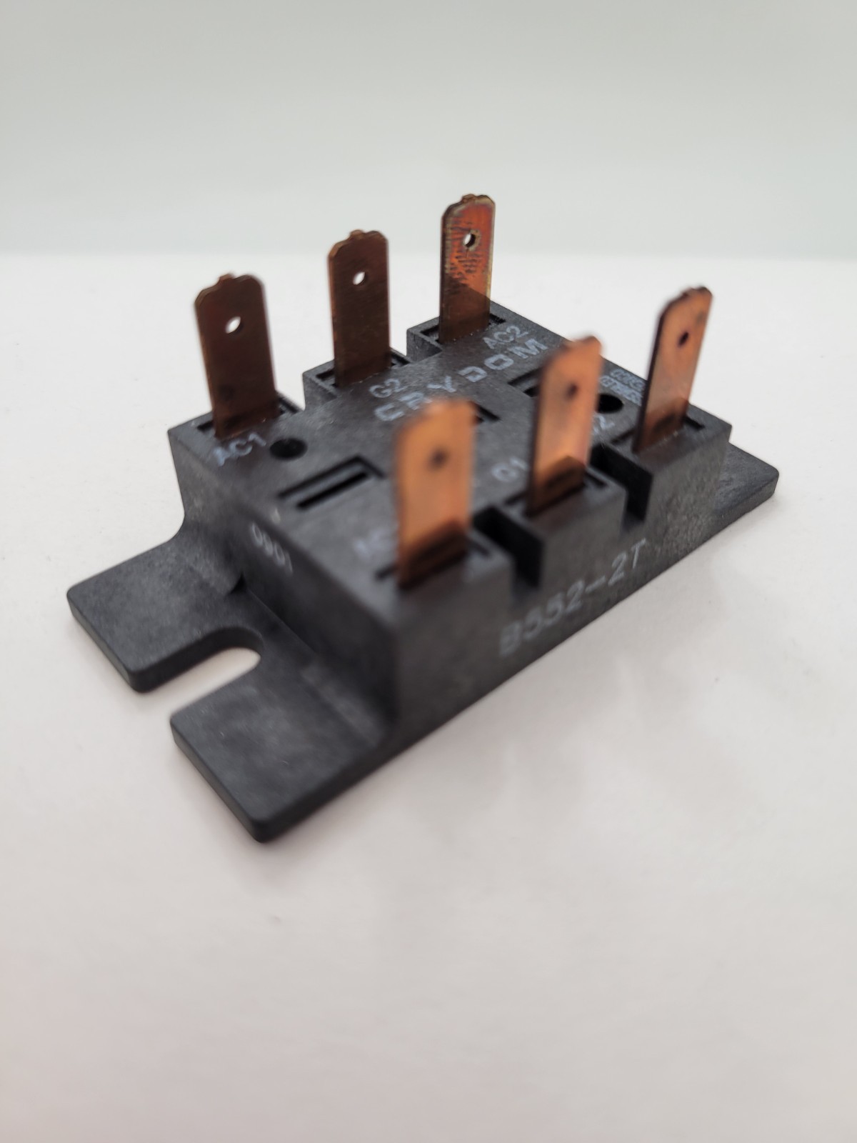 Crydom B552-2T Solid State Relay Power Module Screw Mount 25 Amp B-2T Series