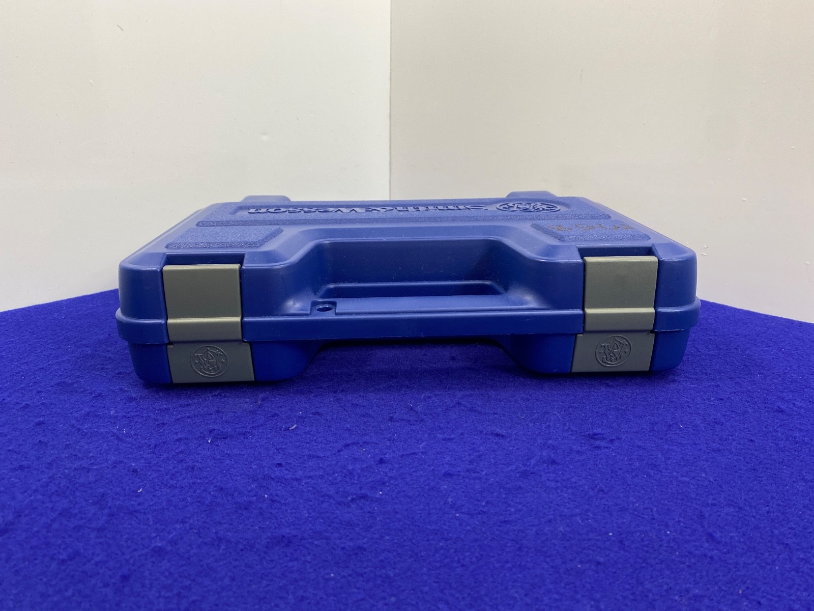 Smith&Wesson Factory Blue Hard Case with Foam Insert & Hoppes Cloth Factory OEM