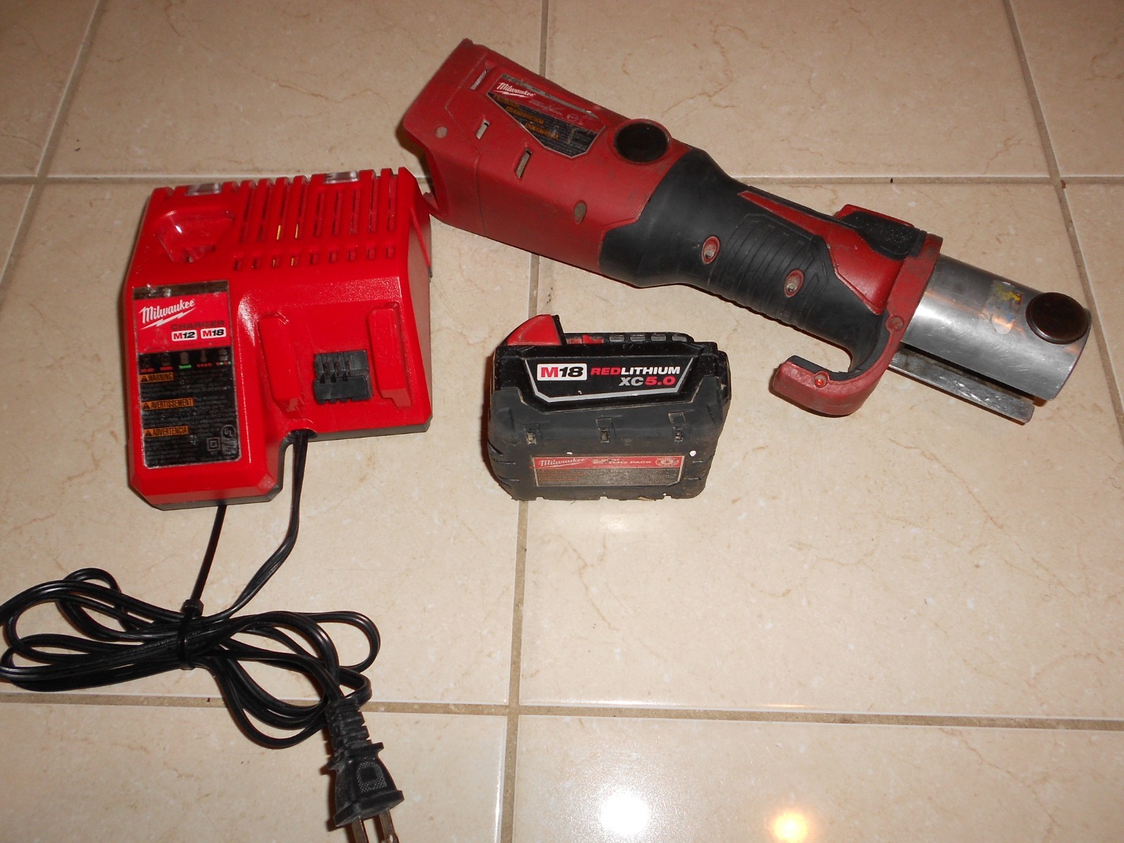 MILWAUKEE 2773-20 M18 FORCE LOGIC PROPRESS TOOL WITH BATTERY AND CHARGER